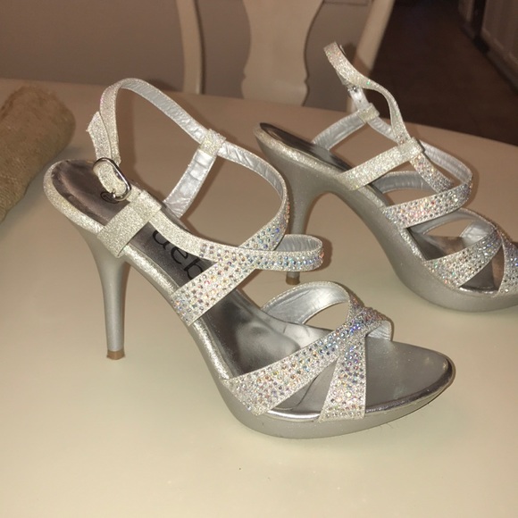 deb heels - Picture 2 of 2